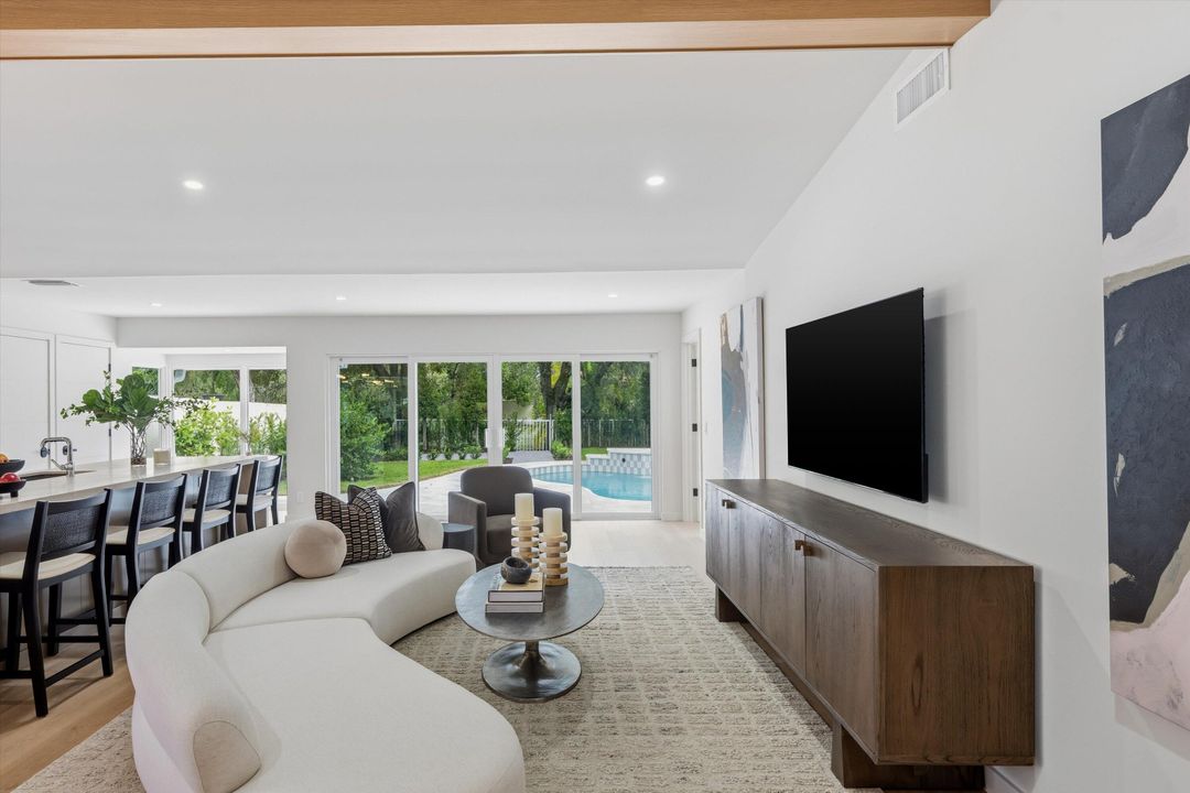 For Sale: $1,395,000 (3 beds, 2 baths, 1524 Square Feet)