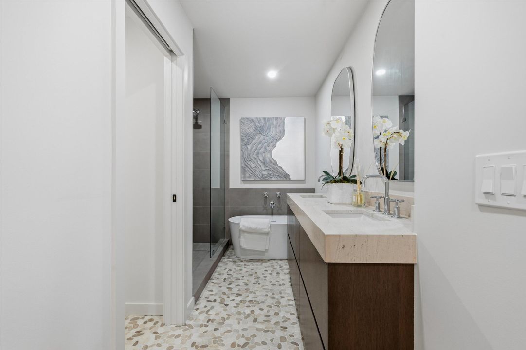 For Sale: $1,395,000 (3 beds, 2 baths, 1524 Square Feet)