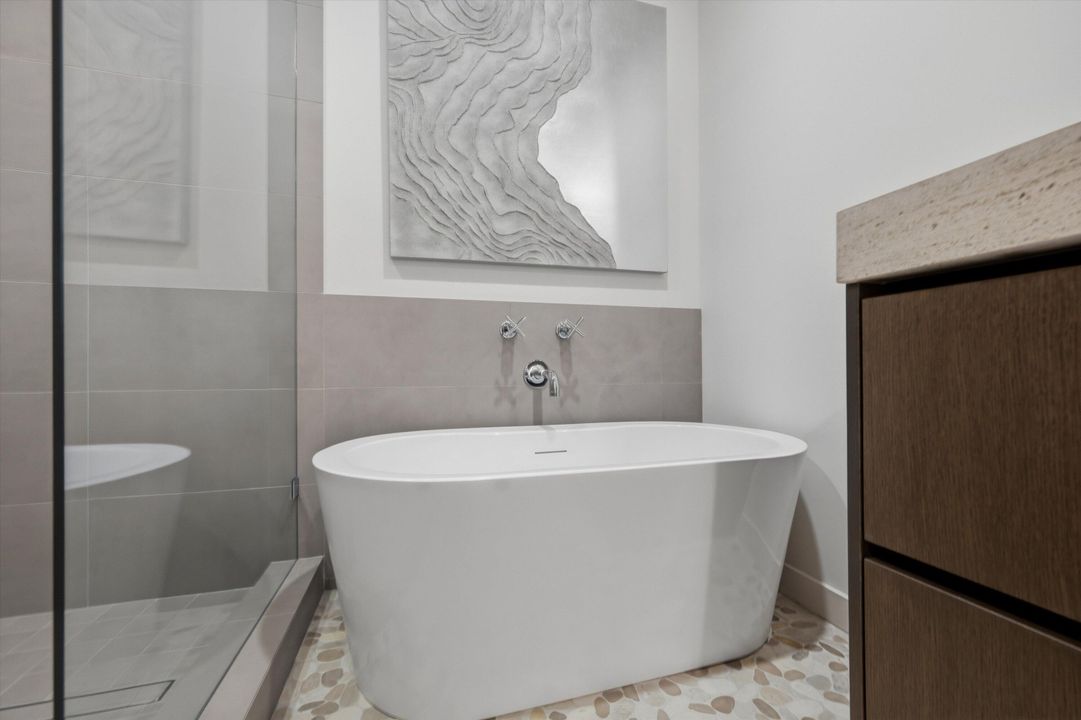 For Sale: $1,395,000 (3 beds, 2 baths, 1524 Square Feet)