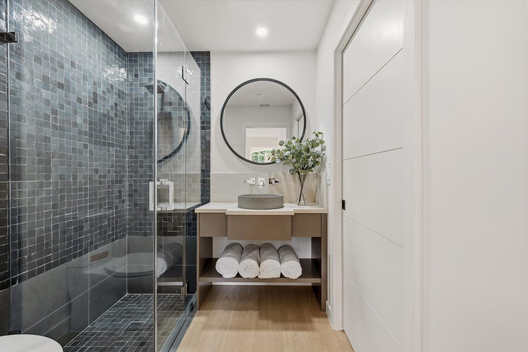 For Sale: $1,395,000 (3 beds, 2 baths, 1524 Square Feet)