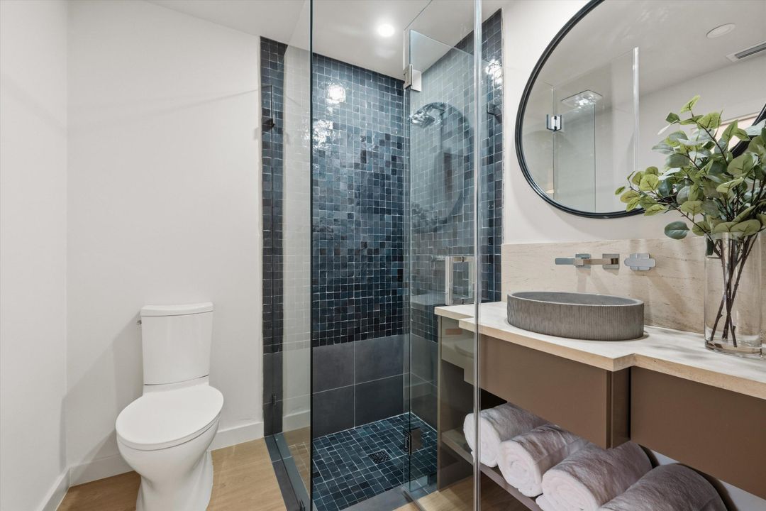 For Sale: $1,395,000 (3 beds, 2 baths, 1524 Square Feet)