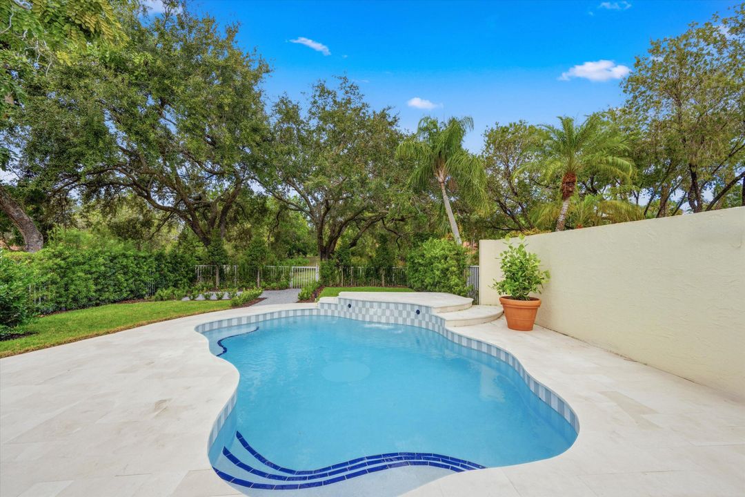 For Sale: $1,395,000 (3 beds, 2 baths, 1524 Square Feet)