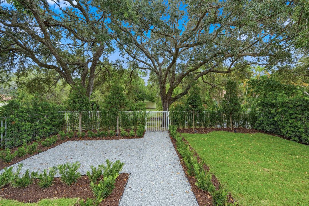 For Sale: $1,395,000 (3 beds, 2 baths, 1524 Square Feet)