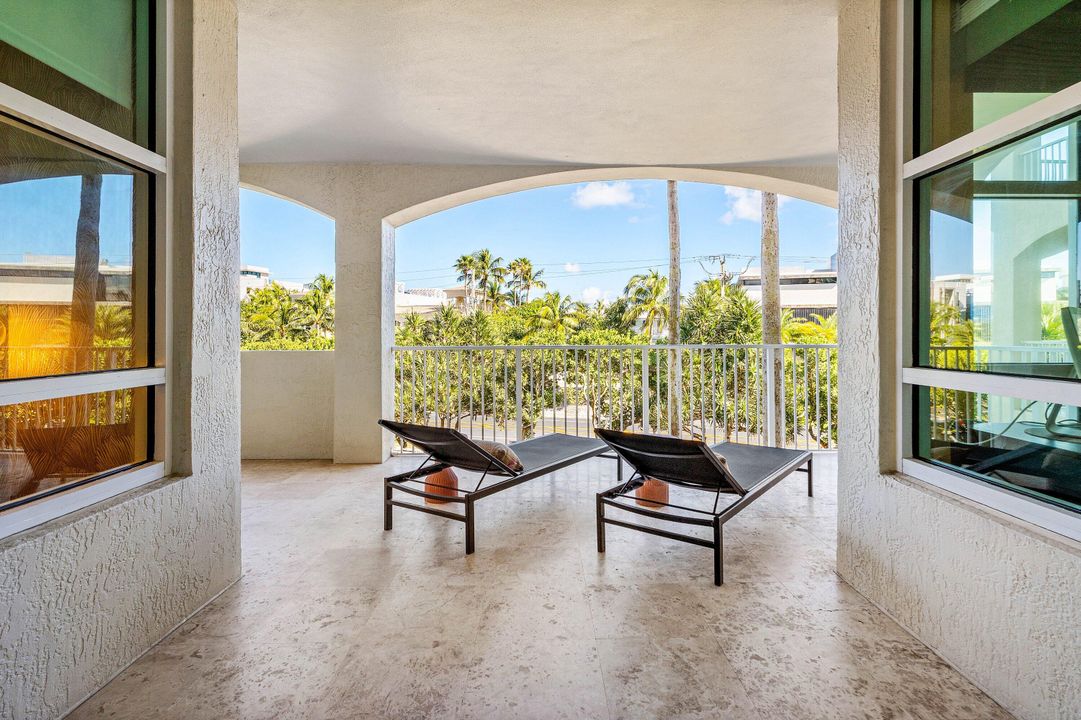 For Sale: $1,395,000 (2 beds, 2 baths, 2231 Square Feet)