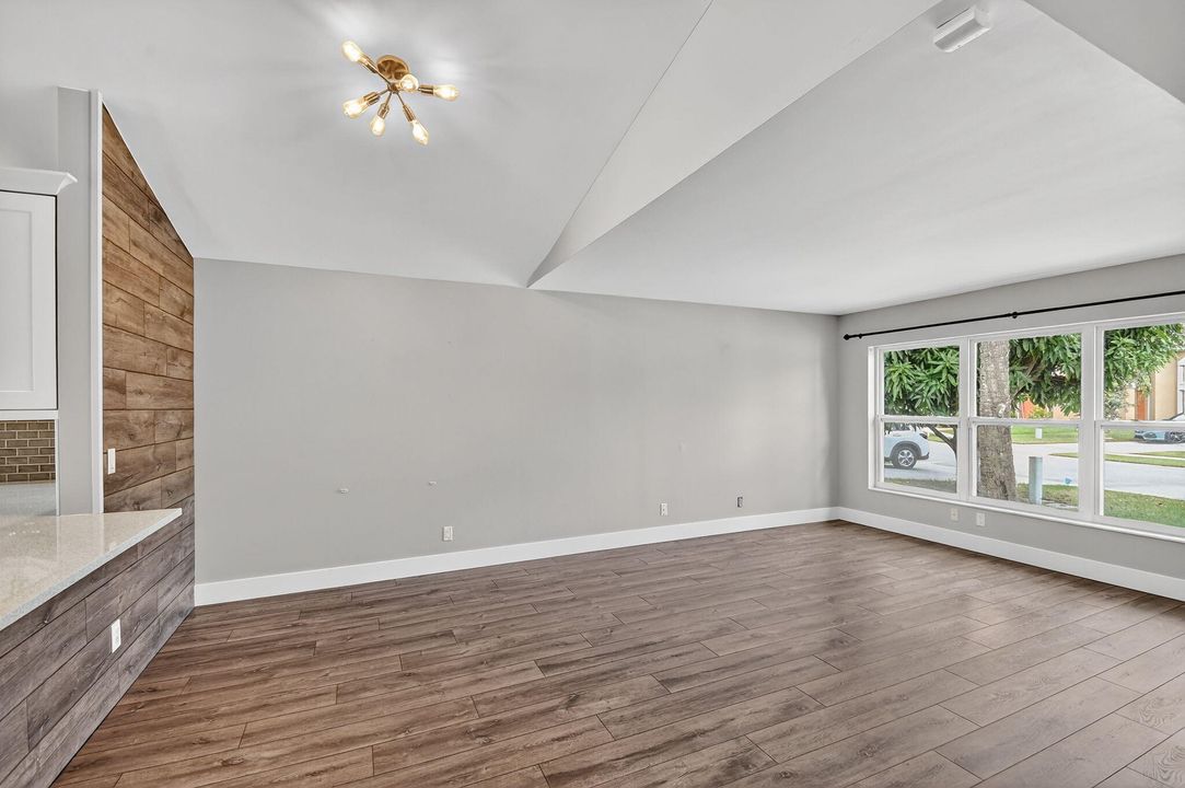 待售: $615,000 (3 贝兹, 2 浴室, 1738 平方英尺)