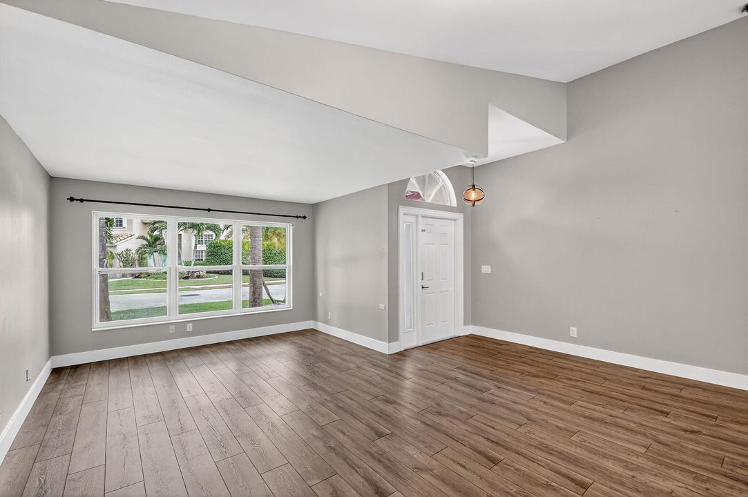 待售: $615,000 (3 贝兹, 2 浴室, 1738 平方英尺)