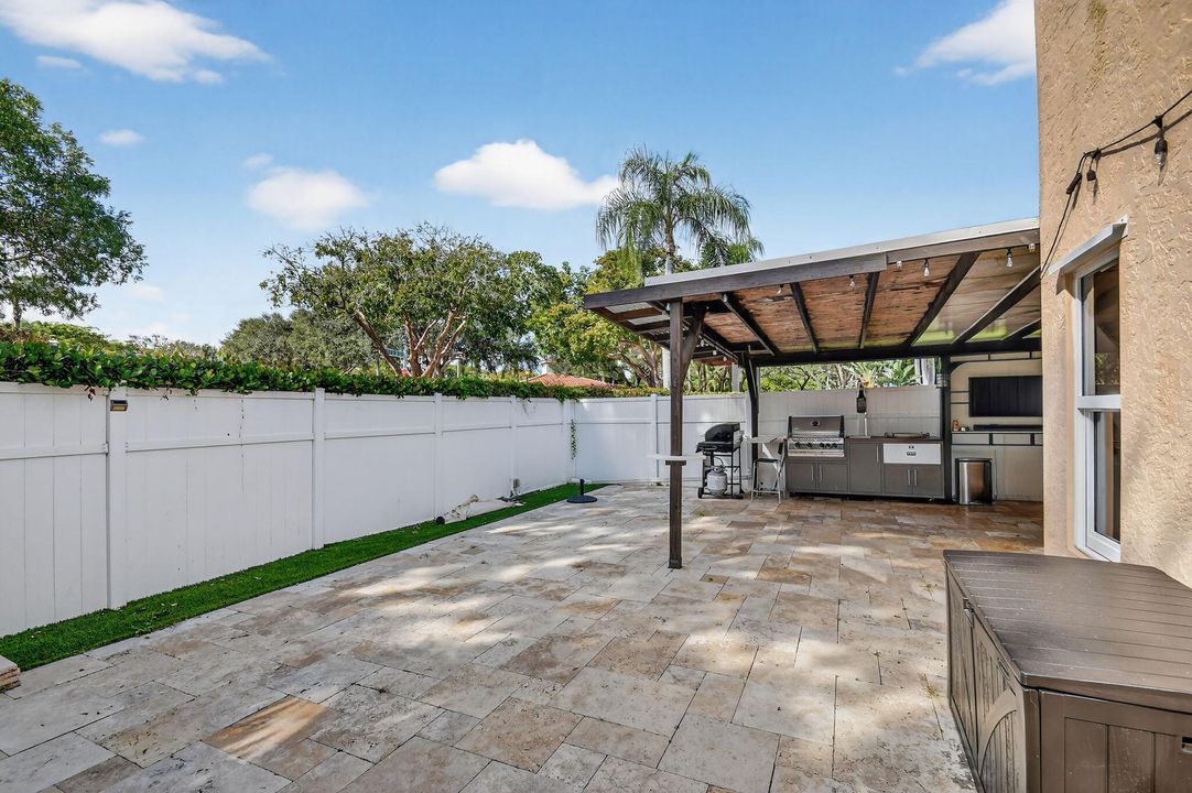 待售: $615,000 (3 贝兹, 2 浴室, 1738 平方英尺)