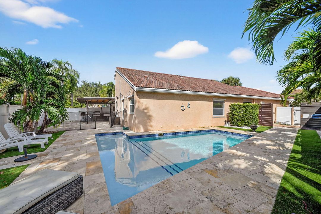 待售: $615,000 (3 贝兹, 2 浴室, 1738 平方英尺)