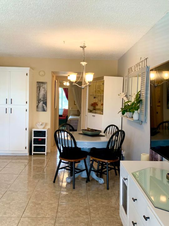 На продажу: $79,900 (1 спален, 1 ванн, 646 Квадратных фут)