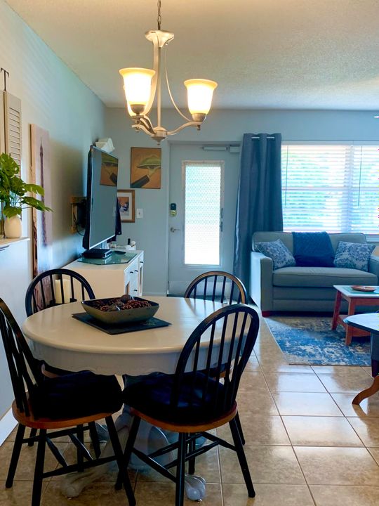 На продажу: $79,900 (1 спален, 1 ванн, 646 Квадратных фут)