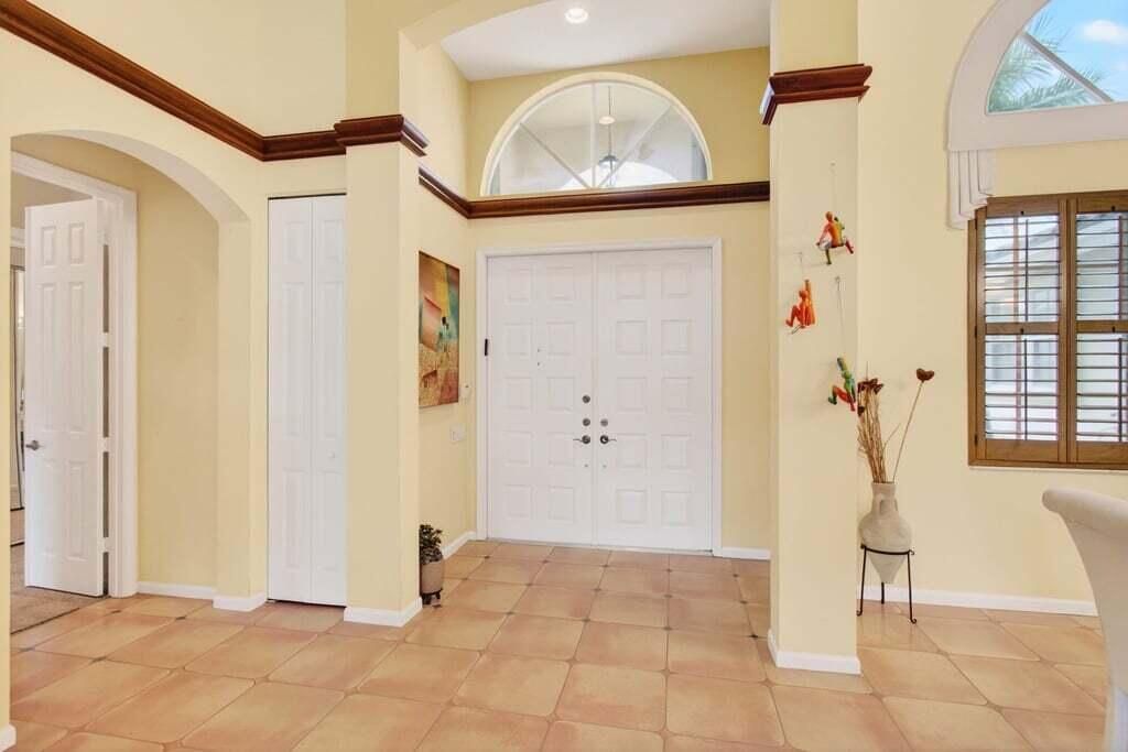 For Sale: $645,000 (3 beds, 2 baths, 2421 Square Feet)