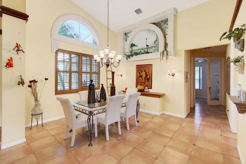 For Sale: $645,000 (3 beds, 2 baths, 2421 Square Feet)