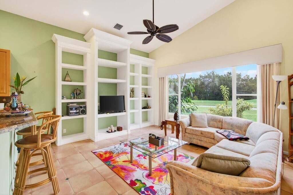 For Sale: $645,000 (3 beds, 2 baths, 2421 Square Feet)