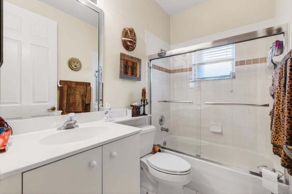 For Sale: $645,000 (3 beds, 2 baths, 2421 Square Feet)