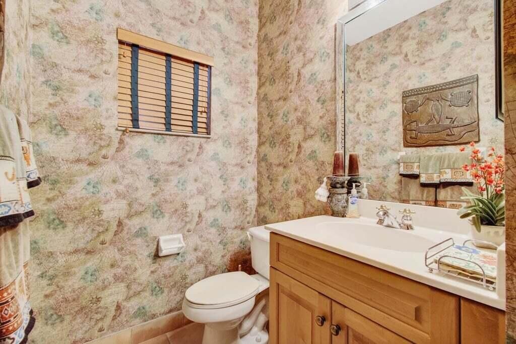 For Sale: $645,000 (3 beds, 2 baths, 2421 Square Feet)