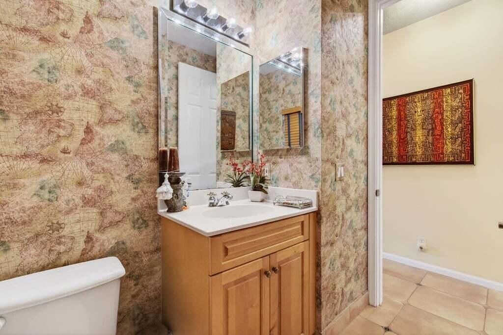 For Sale: $645,000 (3 beds, 2 baths, 2421 Square Feet)