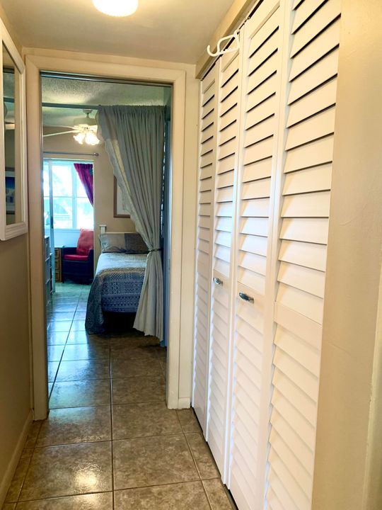 На продажу: $79,900 (1 спален, 1 ванн, 646 Квадратных фут)