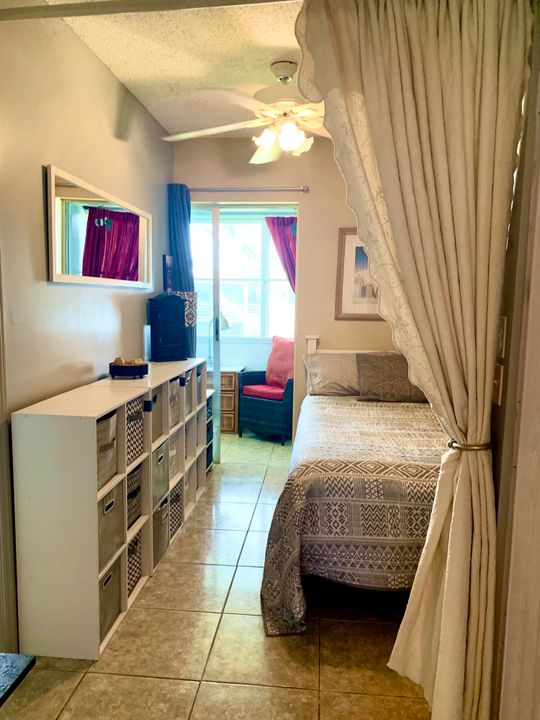 На продажу: $79,900 (1 спален, 1 ванн, 646 Квадратных фут)