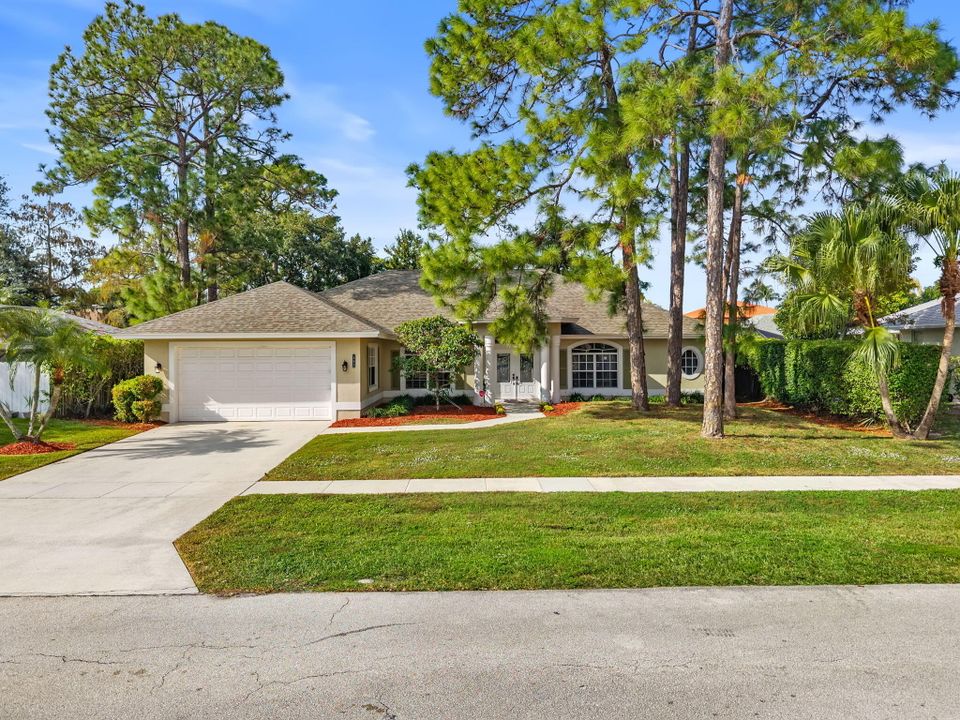 For Sale: $635,000 (4 beds, 2 baths, 2327 Square Feet)