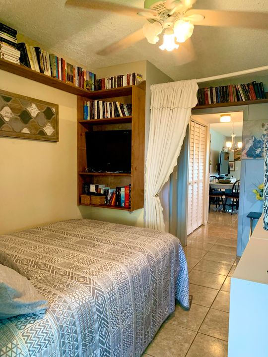 На продажу: $79,900 (1 спален, 1 ванн, 646 Квадратных фут)