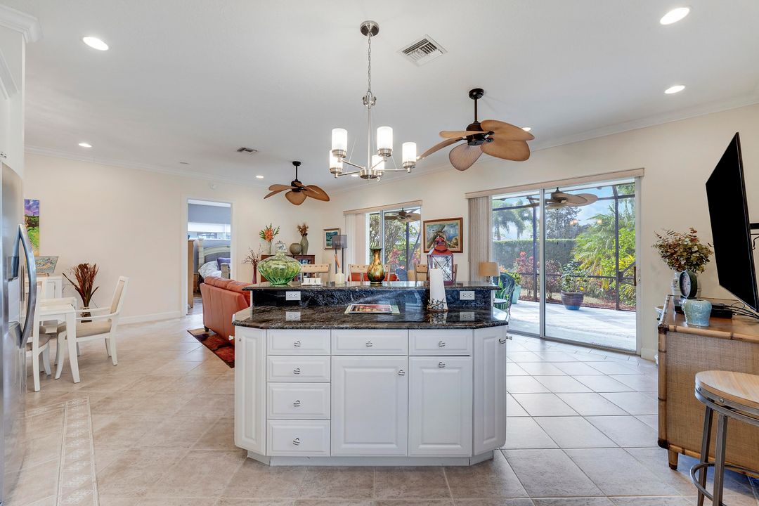 待售: $949,000 (4 贝兹, 2 浴室, 2085 平方英尺)