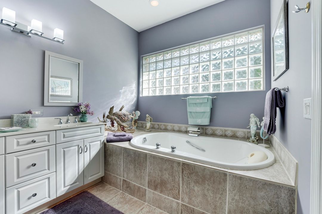 待售: $949,000 (4 贝兹, 2 浴室, 2085 平方英尺)