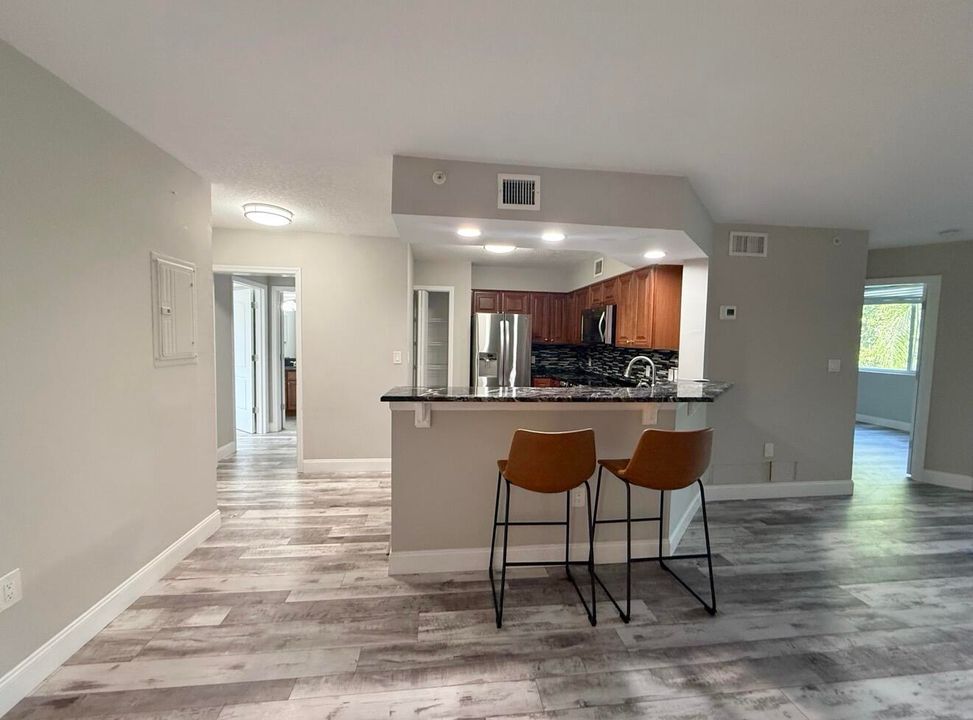 Active With Contract: $2,950 (3 beds, 2 baths, 1144 Square Feet)