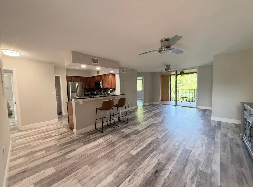 Active With Contract: $2,950 (3 beds, 2 baths, 1144 Square Feet)