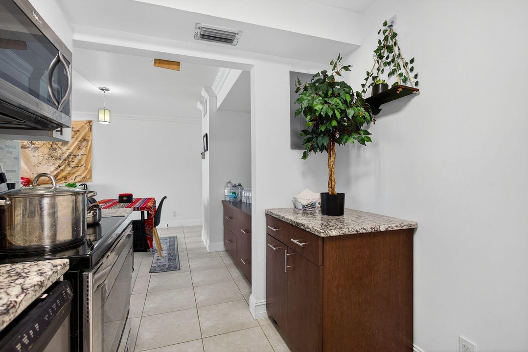 For Sale: $169,000 (1 beds, 1 baths, 800 Square Feet)