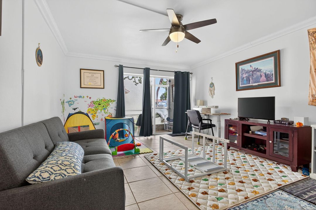 For Sale: $169,000 (1 beds, 1 baths, 800 Square Feet)