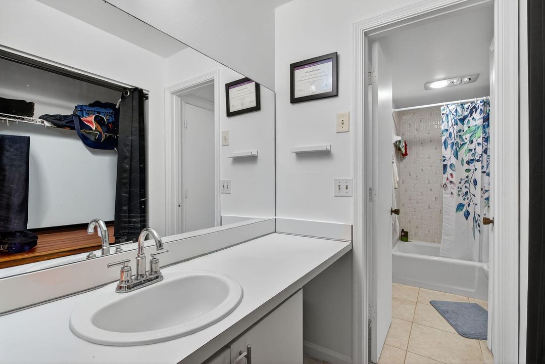 For Sale: $169,000 (1 beds, 1 baths, 800 Square Feet)