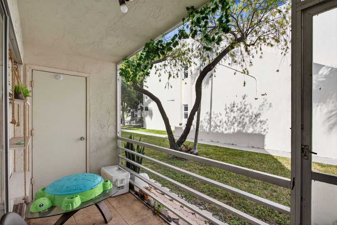 For Sale: $169,000 (1 beds, 1 baths, 800 Square Feet)