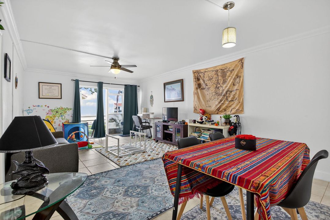 For Sale: $169,000 (1 beds, 1 baths, 800 Square Feet)