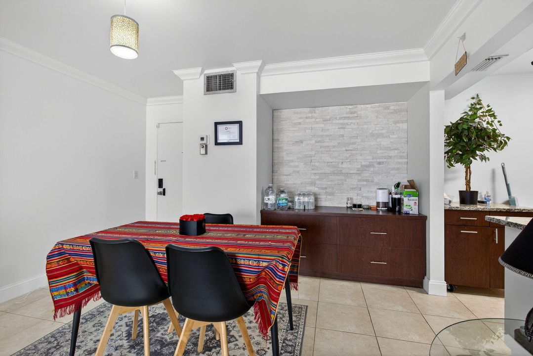 For Sale: $169,000 (1 beds, 1 baths, 800 Square Feet)