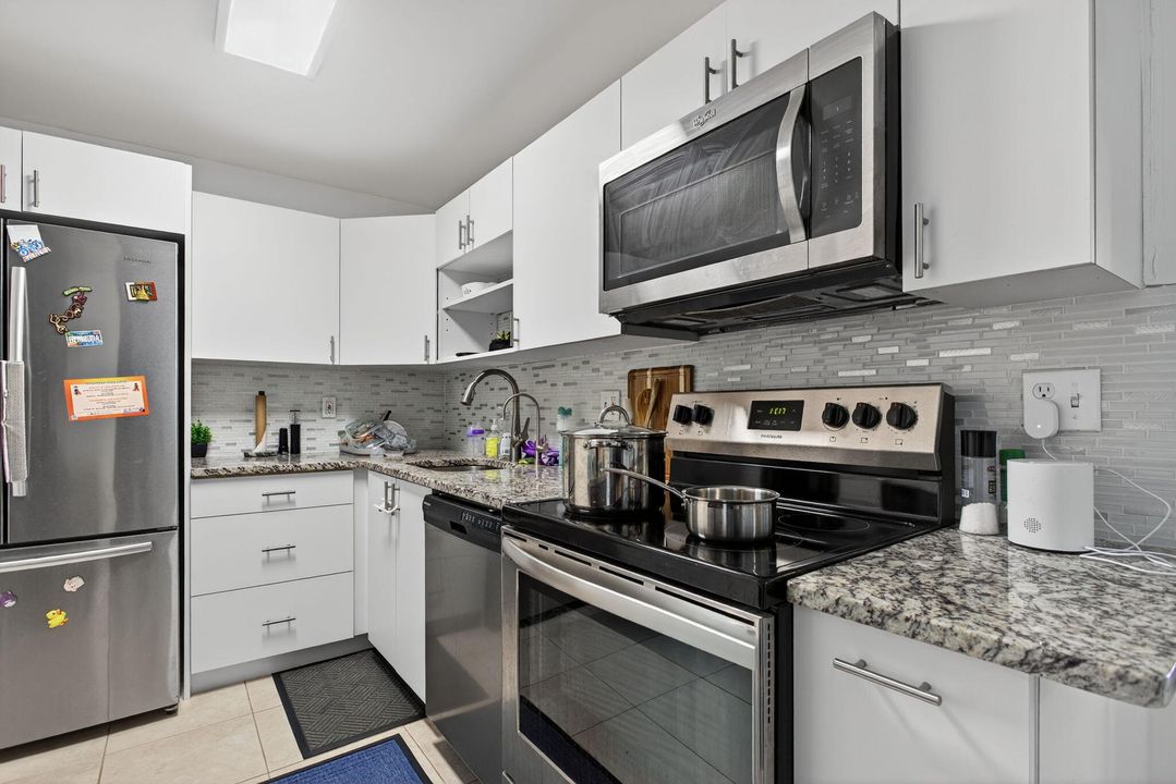 For Sale: $169,000 (1 beds, 1 baths, 800 Square Feet)