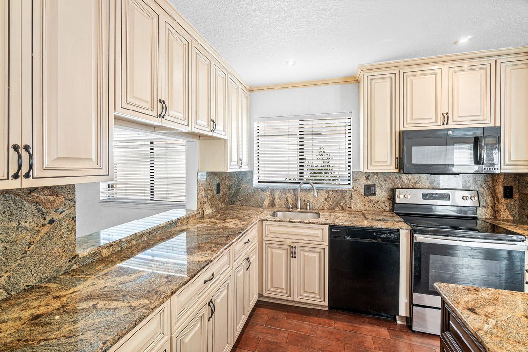 For Sale: $429,900 (3 beds, 2 baths, 1672 Square Feet)