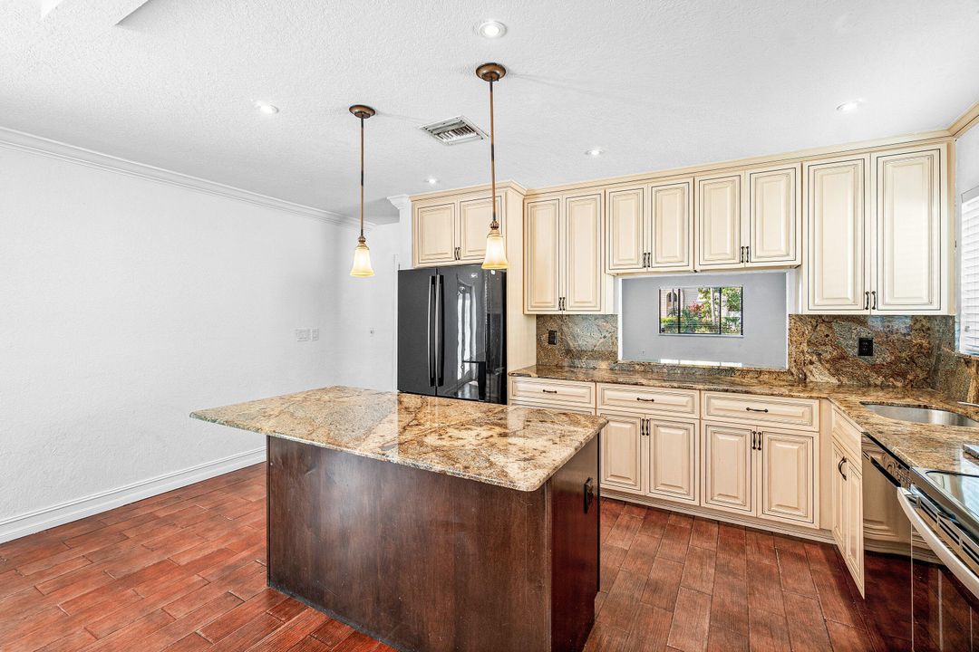 For Sale: $429,900 (3 beds, 2 baths, 1672 Square Feet)