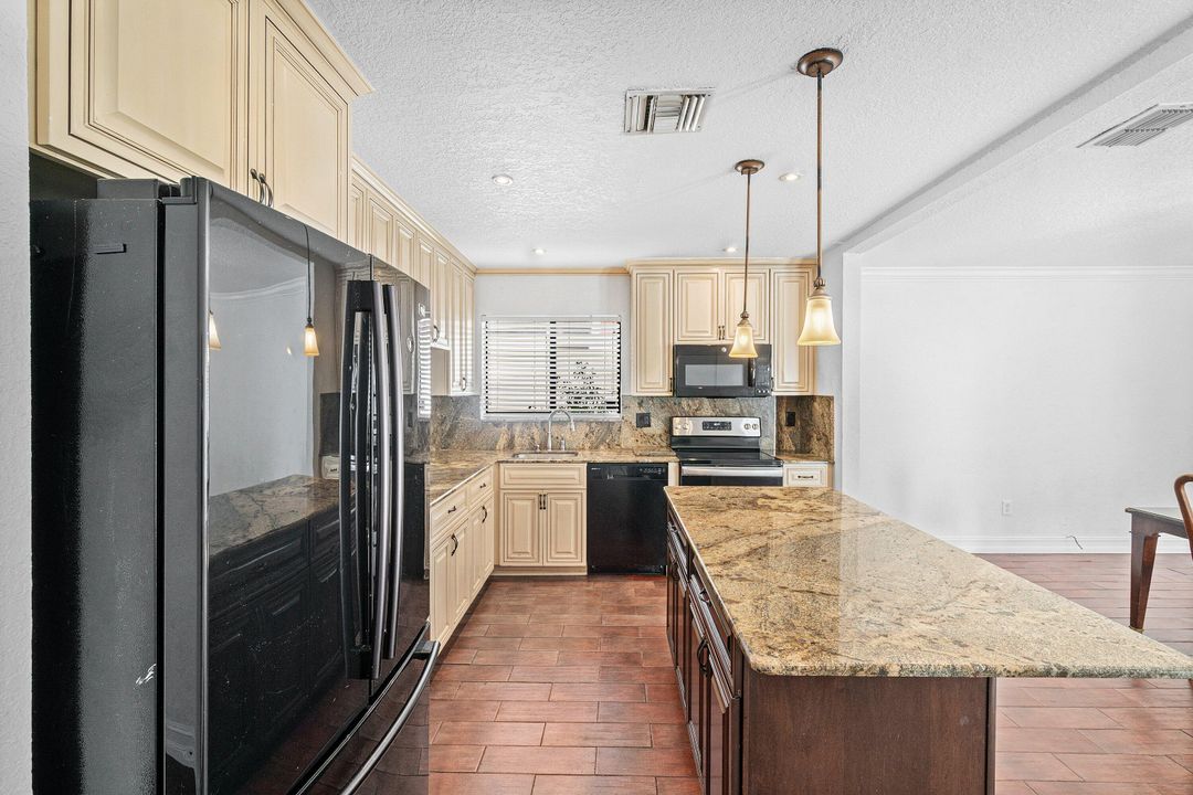 For Sale: $429,900 (3 beds, 2 baths, 1672 Square Feet)