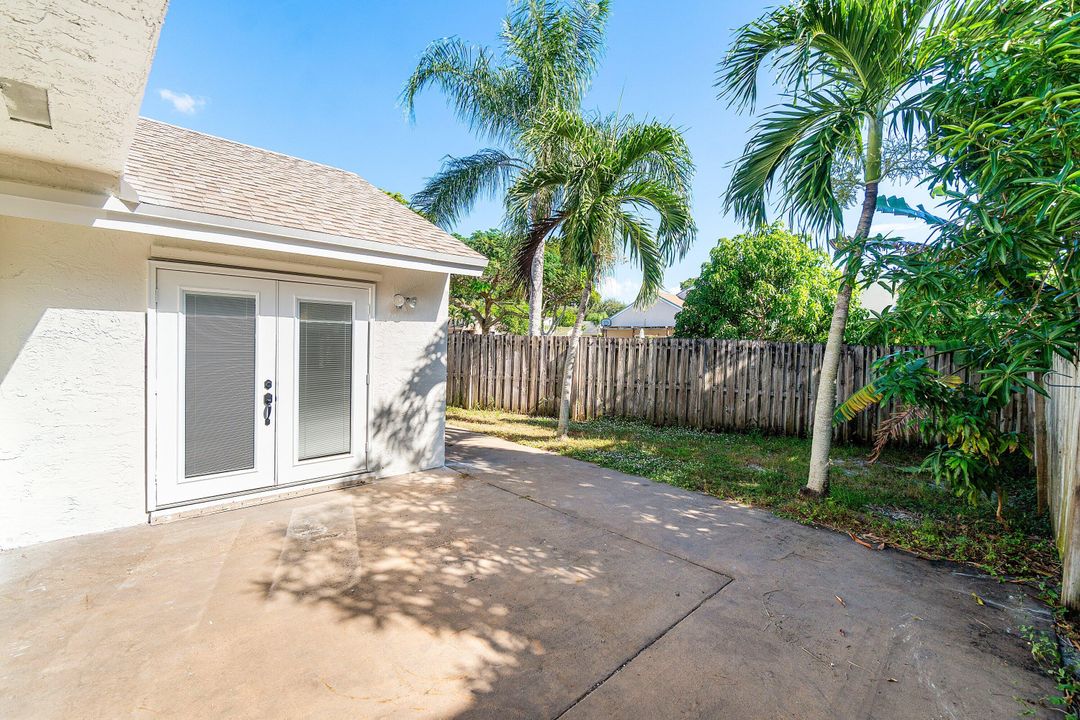 For Sale: $429,900 (3 beds, 2 baths, 1672 Square Feet)