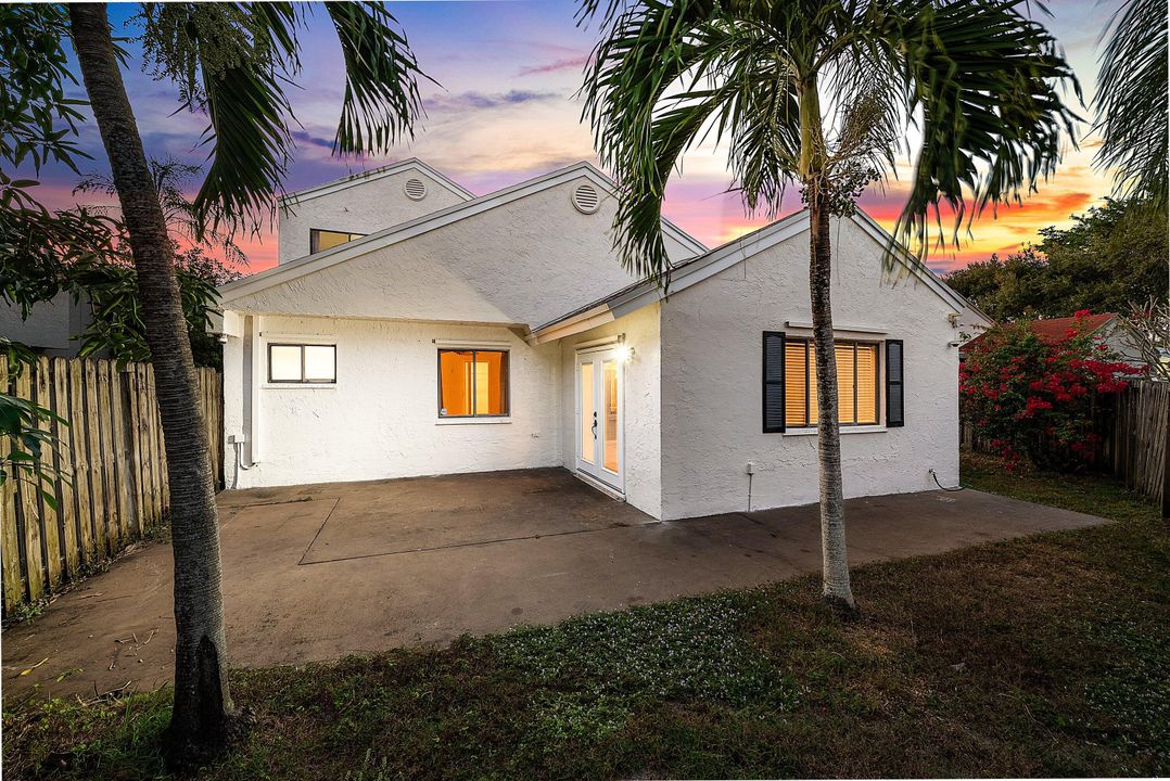 For Sale: $429,900 (3 beds, 2 baths, 1672 Square Feet)