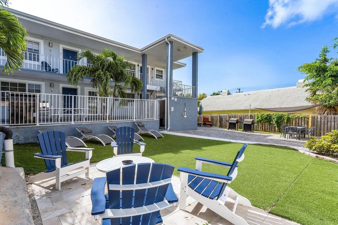 For Rent: $3,000 (2 beds, 2 baths, 945 Square Feet)