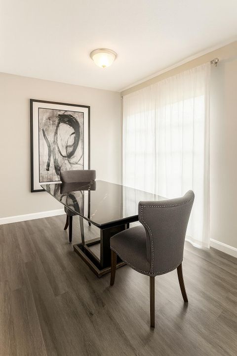 For Rent: $3,000 (2 beds, 2 baths, 945 Square Feet)