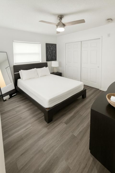 For Rent: $3,000 (2 beds, 2 baths, 945 Square Feet)