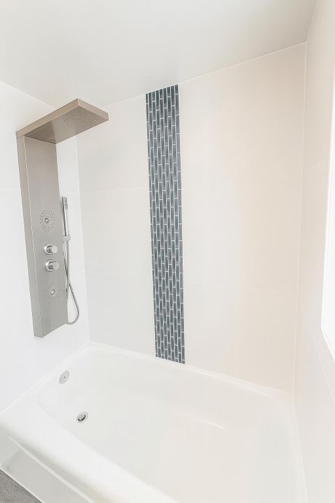 For Rent: $3,000 (2 beds, 2 baths, 945 Square Feet)