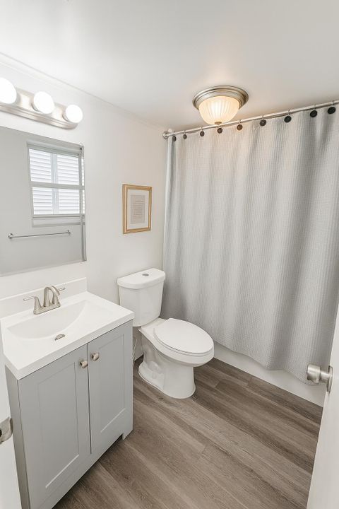 For Rent: $3,000 (2 beds, 2 baths, 945 Square Feet)