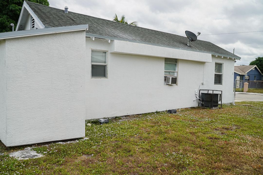 待售: $279,000 (2 贝兹, 1 浴室, 552 平方英尺)