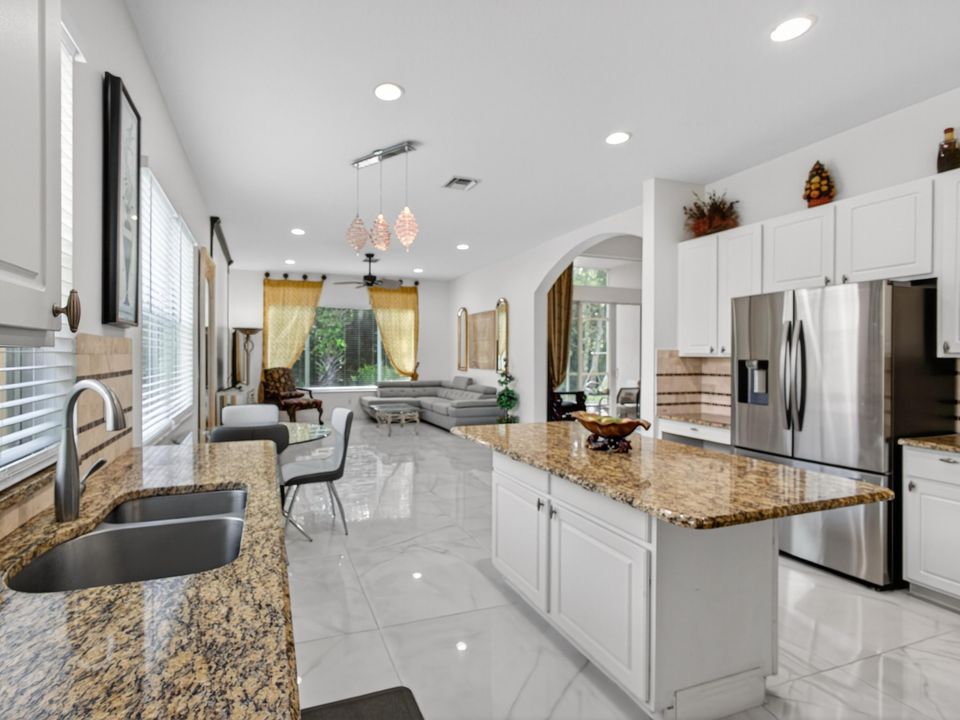 出租: $3,500 (3 贝兹, 2 浴室, 2237 平方英尺)