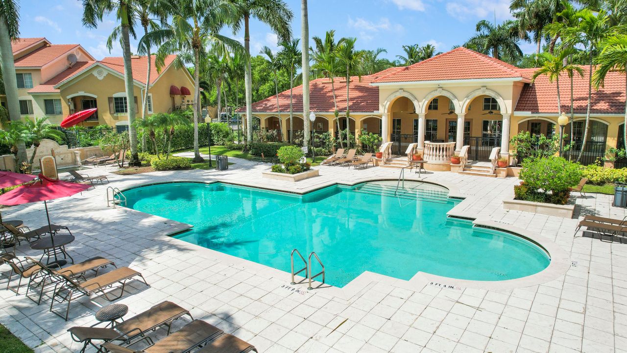 Active With Contract: $1,875 (2 beds, 2 baths, 1060 Square Feet)