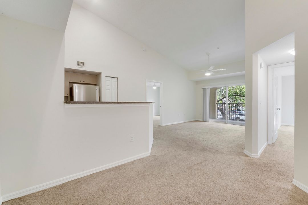 Active With Contract: $1,875 (2 beds, 2 baths, 1060 Square Feet)