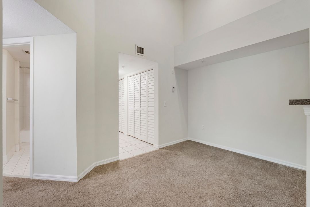 Active With Contract: $1,875 (2 beds, 2 baths, 1060 Square Feet)